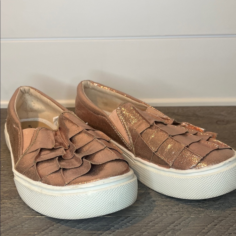 Wonder‎ Nation Rose Gold and White Girls Sneakers with Ruffled Design - Size 5 - Picture 4 of 10